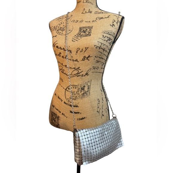 Olga Berg Brushed Silver-Toned Soft Metal Mesh Clutch Shoulder Bag - Picture 11 of 16
